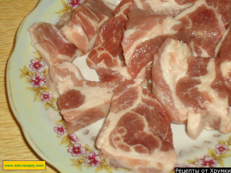 Шаг 3 приготовления Запеченное мясо в рукаве с майонезом, картошкой и луком
