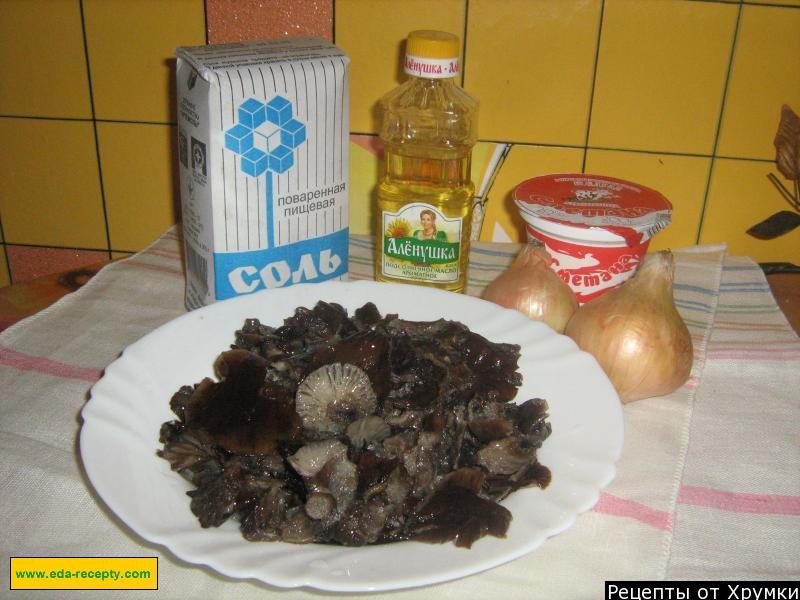 Шаг 1 приготовления Жареные опята в сметане с луком