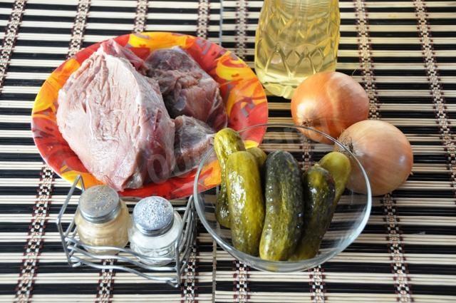 Шаг 1 приготовления Тушеное мясо говядины с солеными огурцами