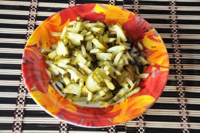 Шаг 4 приготовления Тушеное мясо говядины с солеными огурцами