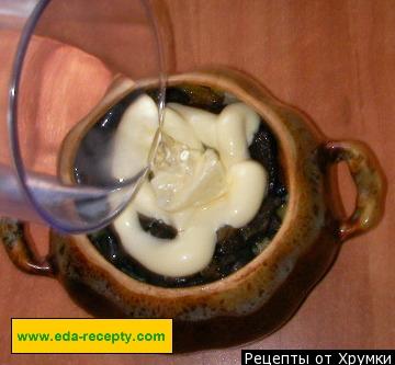 Шаг 21 приготовления Картофель с грибами и мясом в горшочке
