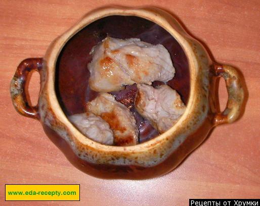 Шаг 7 приготовления Картофель с грибами и мясом в горшочке