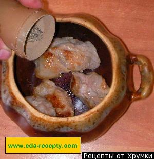 Шаг 9 приготовления Картофель с грибами и мясом в горшочке