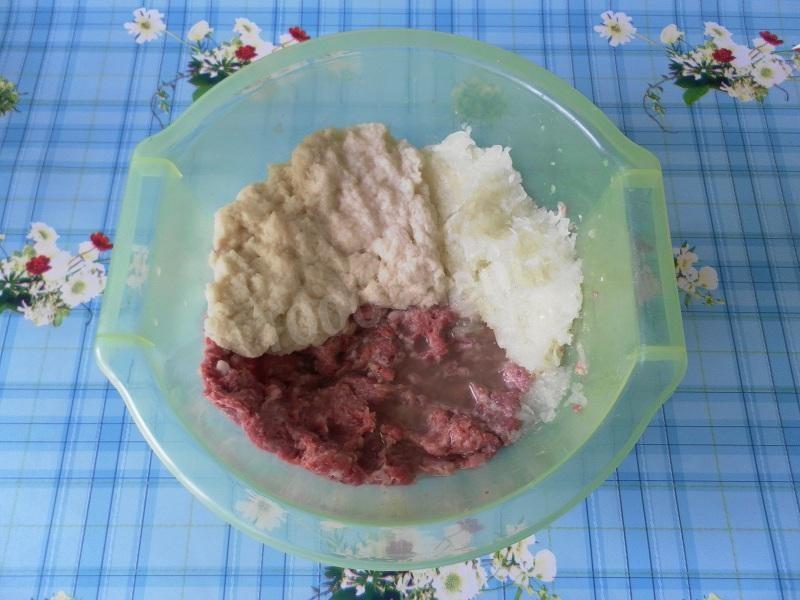 Шаг 6 приготовления Жареные в панировке котлеты из смешанного фарша