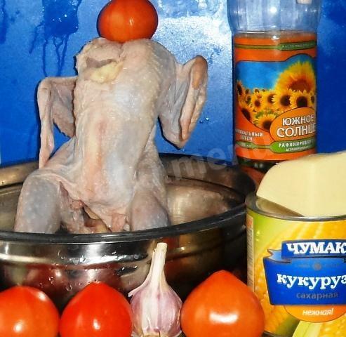 Шаг 1 приготовления Тушеная курица с кукурузой и томатами