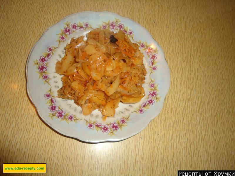 Обложка рецепта Тушеная капуста с картошкой и морковкой
