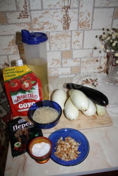Шаг 1 приготовления Баклажаны с рисовым фаршем по-кубански