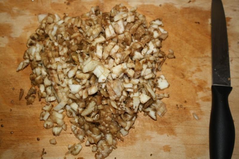 Шаг 2 приготовления Баклажаны с рисовым фаршем по-кубански