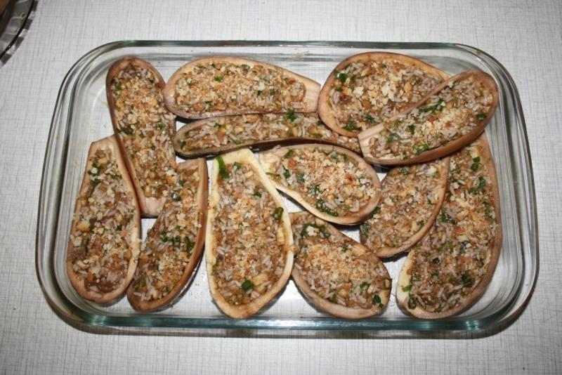 Шаг 4 приготовления Баклажаны с рисовым фаршем по-кубански