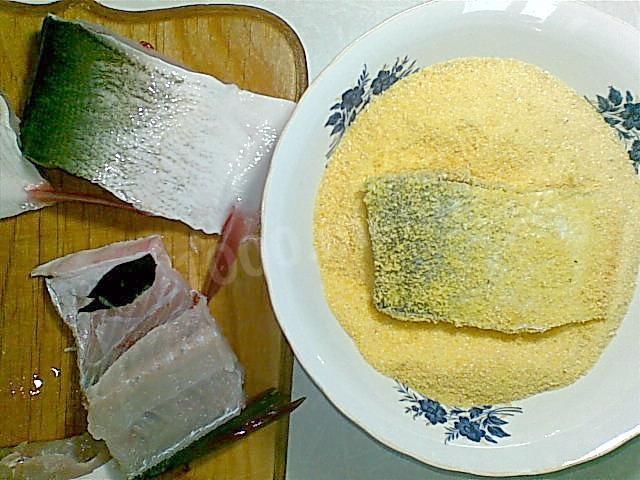Шаг 4 приготовления Мамалыга с муждеем и жареной рыбой