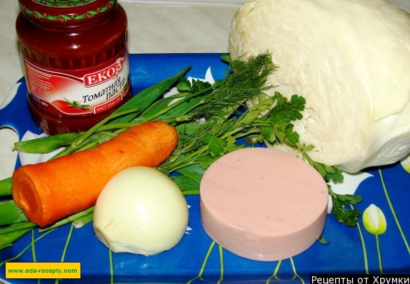 Шаг 1 приготовления Капуста с колбасой и морковкой тушеная