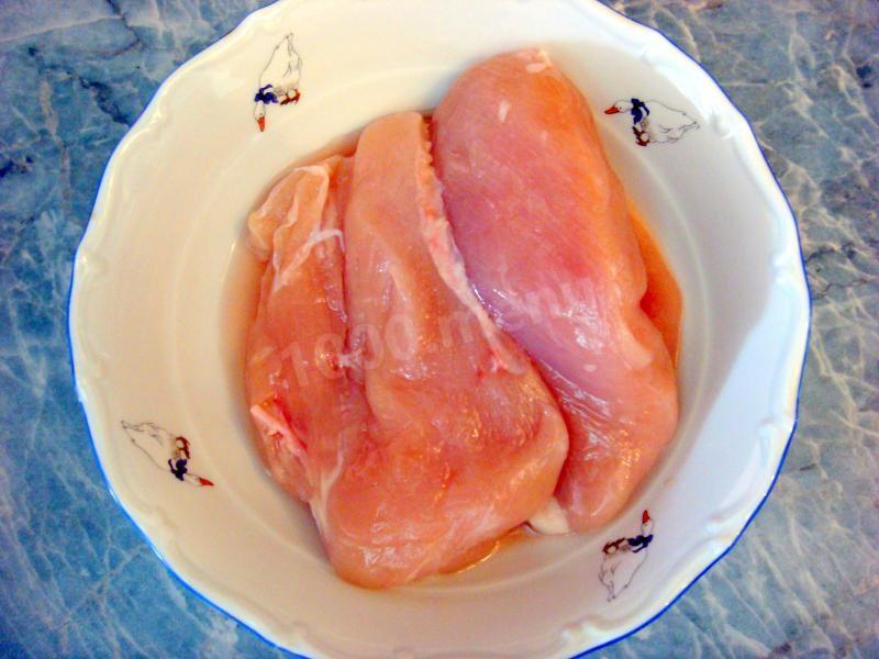 Шаг 1 приготовления Плов с куриной грудкой в горшочках в духовке