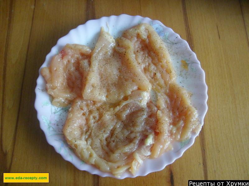 Шаг 3 приготовления Куриное филе в духовке с картофелем сыром яйцом