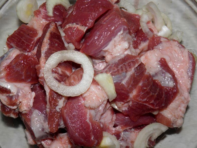 Шаг 4 приготовления Шашлык в томатной пасте на углях