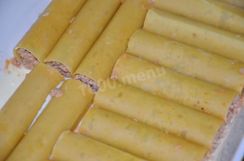Шаг 14 приготовления Каннеллони с мясным фаршем, помидорами и сыром