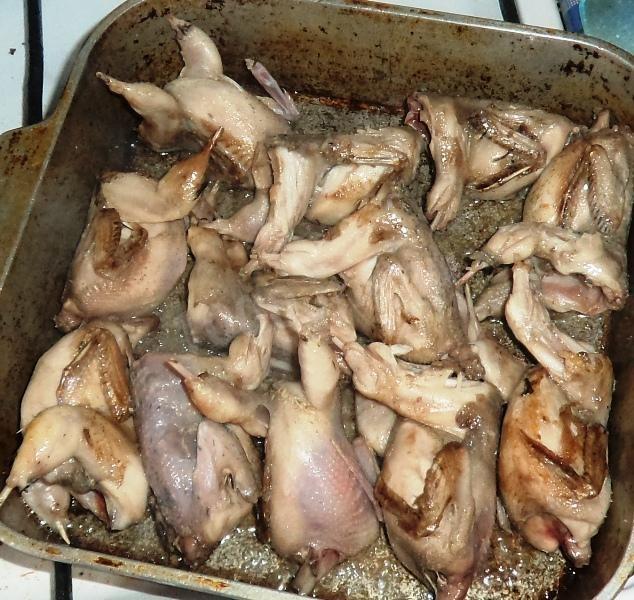 Шаг 2 приготовления Перепелки тушеные в соусе майонез