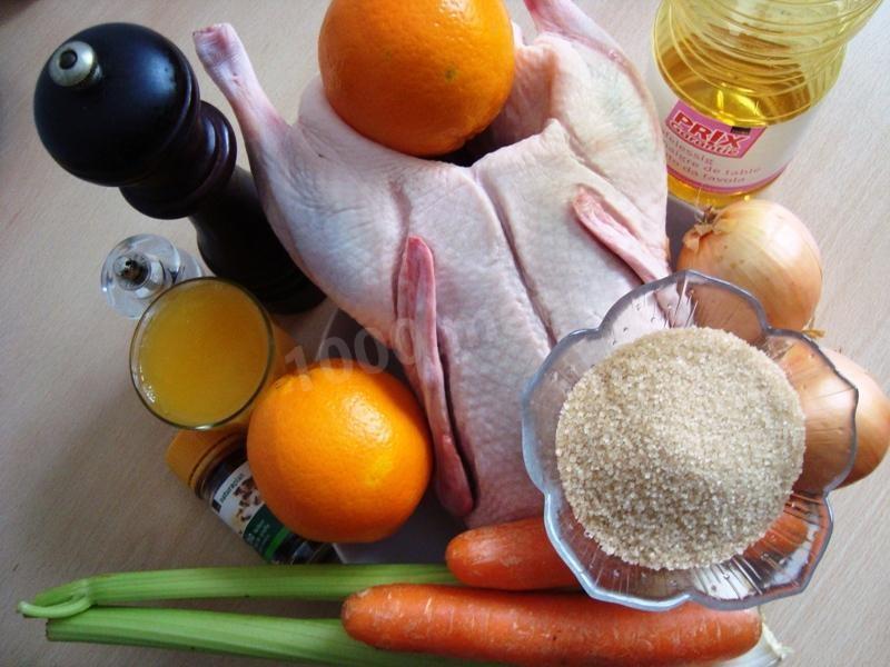Шаг 1 приготовления Запеченная утка целиком в соусе с луком и цитрусовыми