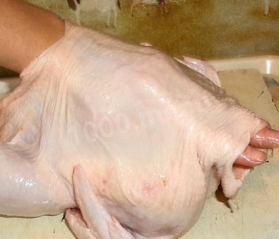 Шаг 4 приготовления Как снять кожу с курицы для фарширования
