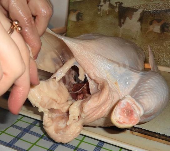 Шаг 6 приготовления Как снять кожу с курицы для фарширования