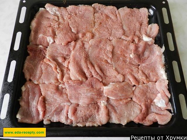 Шаг 5 приготовления Мясо в духовке с сыром