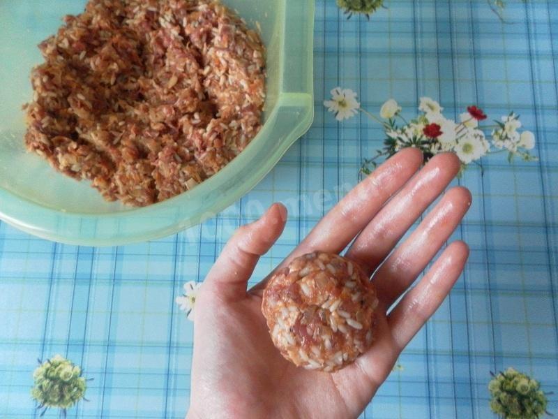 Шаг 15 приготовления Мясные тефтели с рисом и овощами в томатном соусе