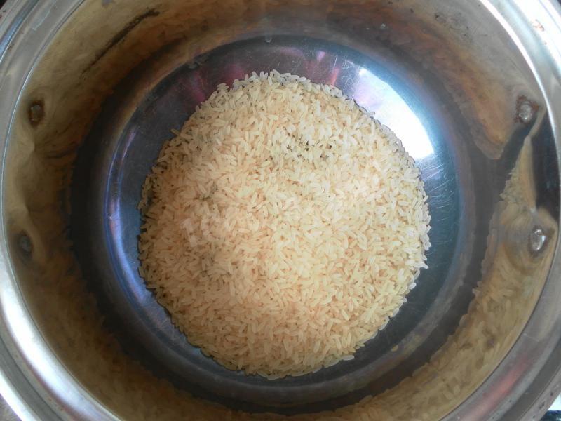 Шаг 2 приготовления Мясные тефтели с рисом и овощами в томатном соусе