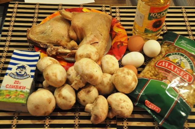 Шаг 1 приготовления Макароны с грибами и яйцом