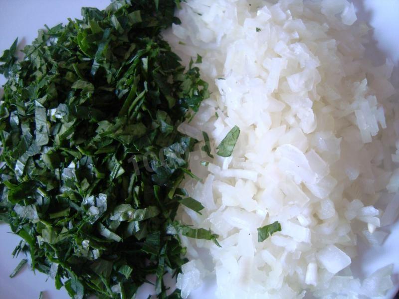Шаг 3 приготовления Фаршированная манкой курица запеченная в духовке