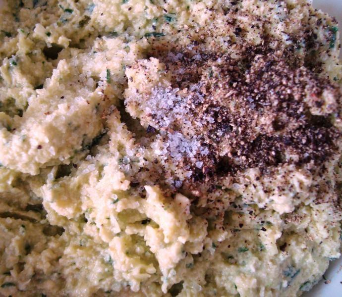 Шаг 6 приготовления Фаршированная манкой курица запеченная в духовке