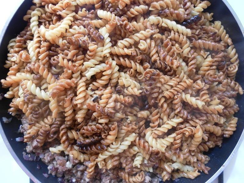 Шаг 12 приготовления Фузилли с мясным фаршем