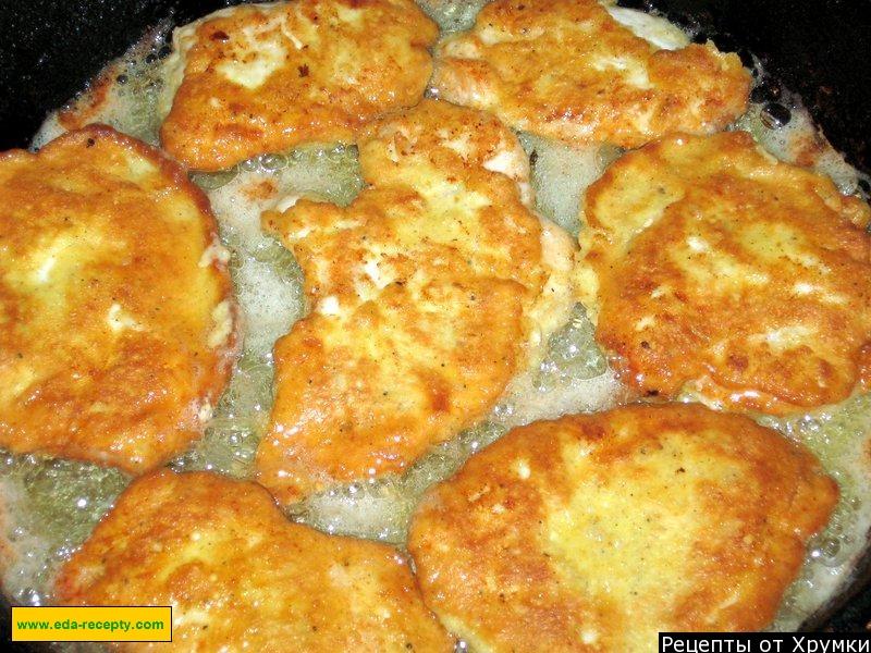 Шаг 10 приготовления Курица в кляре на майонезе на сковороде