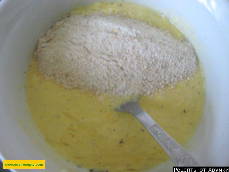 Шаг 5 приготовления Курица в кляре на майонезе на сковороде