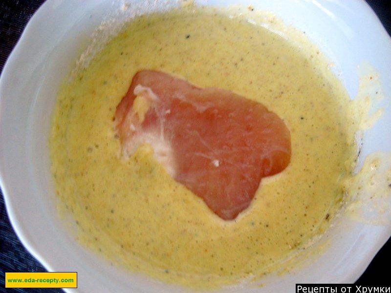 Шаг 7 приготовления Курица в кляре на майонезе на сковороде