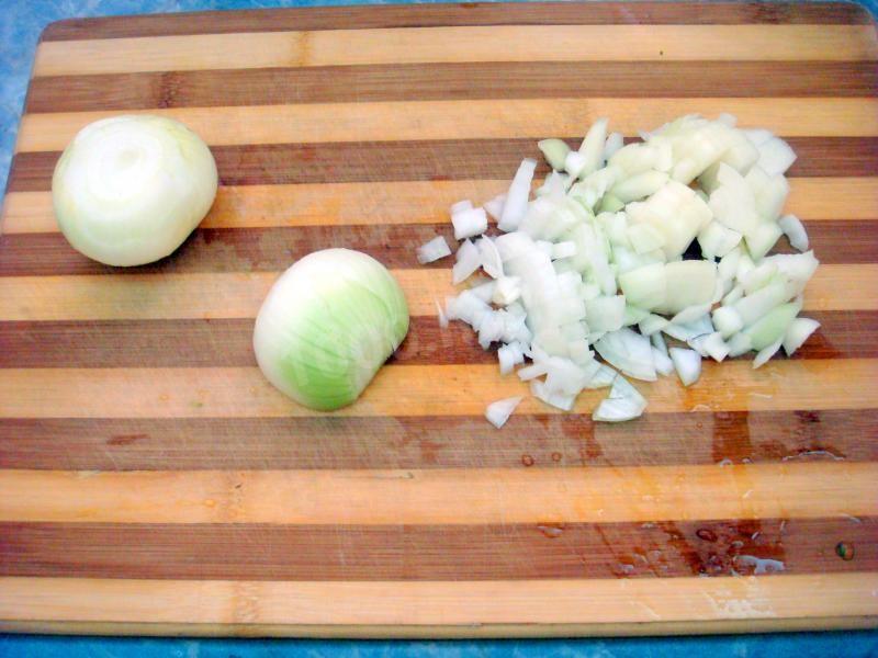 Шаг 2 приготовления Куриная печень в мультиварке с луком и травами
