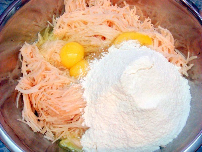 Шаг 4 приготовления Латкес