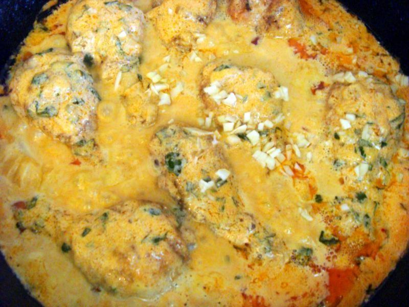 Шаг 12 приготовления Гедлибже - курица в сметане по-кабардински