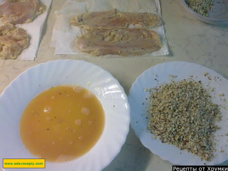 Шаг 10 приготовления Шницель из курицы в ореховой панировке со спагетти в соусе из петрушки и черемши