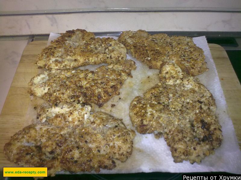Шаг 11 приготовления Шницель из курицы в ореховой панировке со спагетти в соусе из петрушки и черемши