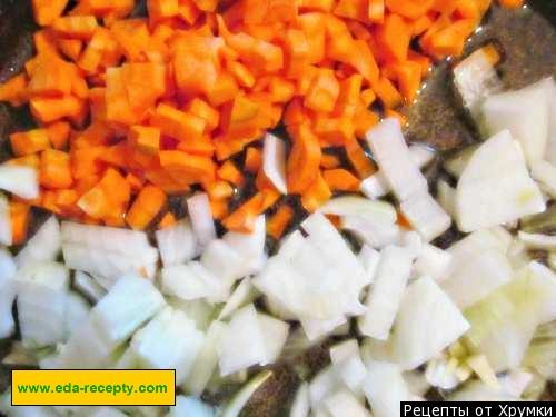 Шаг 4 приготовления Куриная печень и сердечки в майонезном соусе