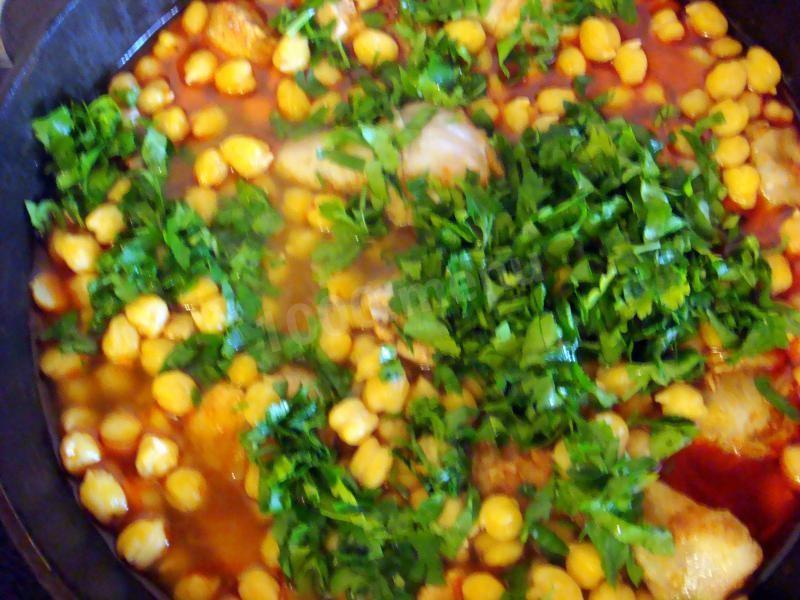Шаг 12 приготовления Курица с луком и нутом