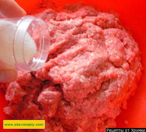Шаг 4 приготовления Котлеты из трех видов мяса с сыром и чесноком