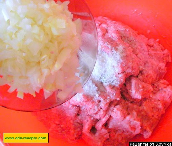 Шаг 6 приготовления Котлеты из трех видов мяса с сыром и чесноком