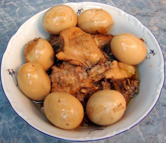 Шаг 1 приготовления Курица в красном соусе с яйцами