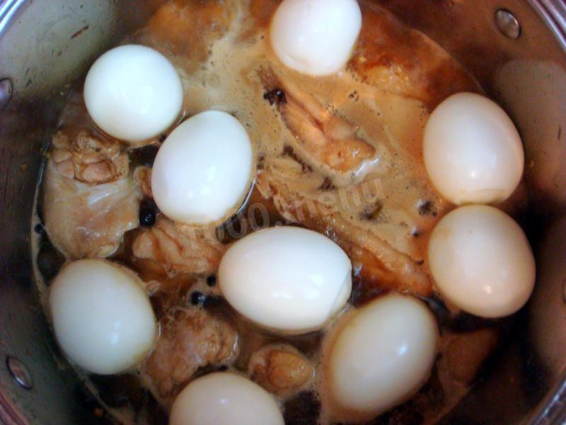 Шаг 18 приготовления Курица в красном соусе с яйцами