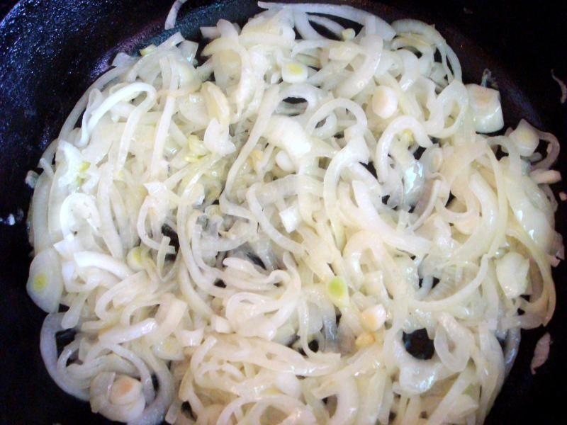 Шаг 3 приготовления Куриная печень под сочной сырной корочкой