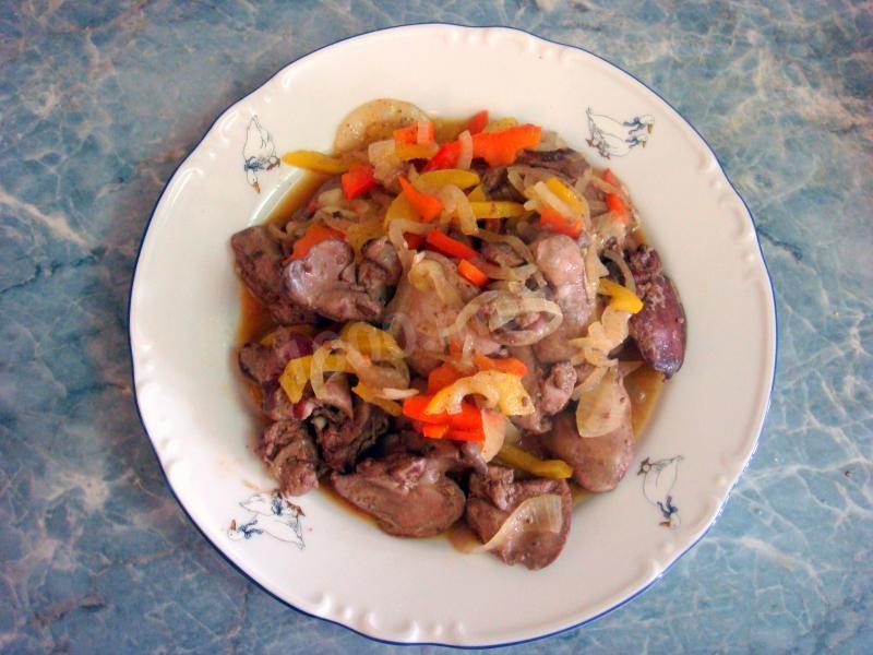 Шаг 7 приготовления Куриная печень с луком и перцем