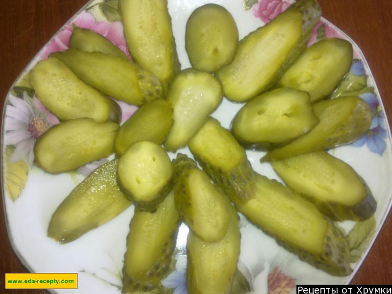 Шаг 4 приготовления Минтай жареный с рисом и с соленными огурцами