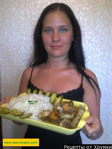 Шаг 6 приготовления Минтай жареный с рисом и с соленными огурцами