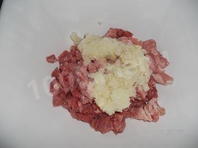 Шаг 3 приготовления Албанская свинина с майонезом и яйцами