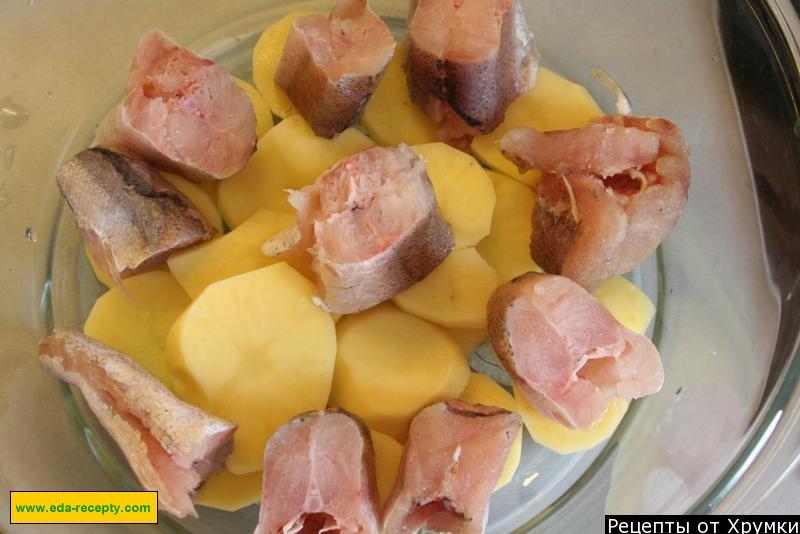 Шаг 4 приготовления Хек запеченный с картофелем и сыром